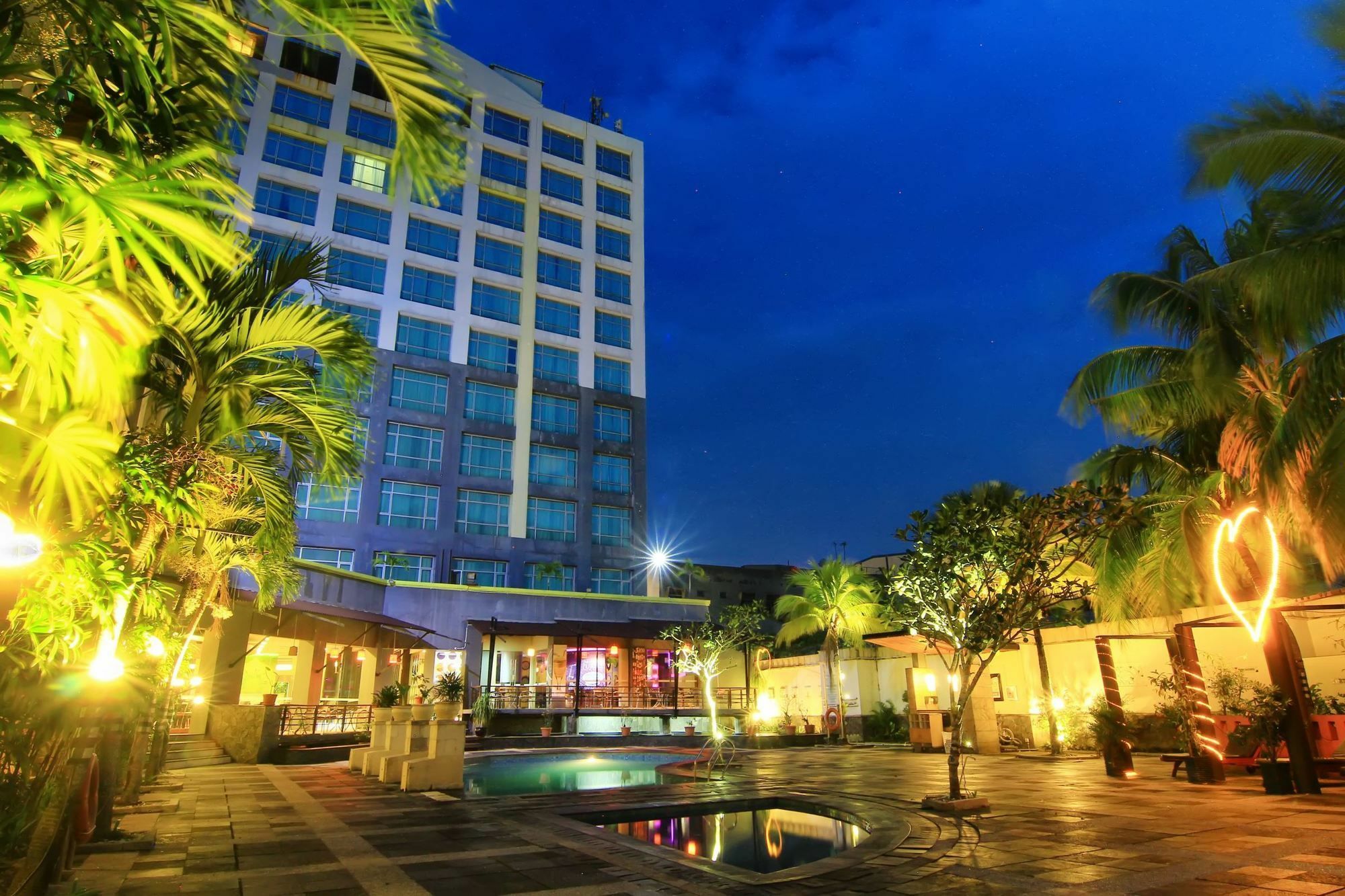 Grand Suka Hotel Pekanbaru Exterior photo